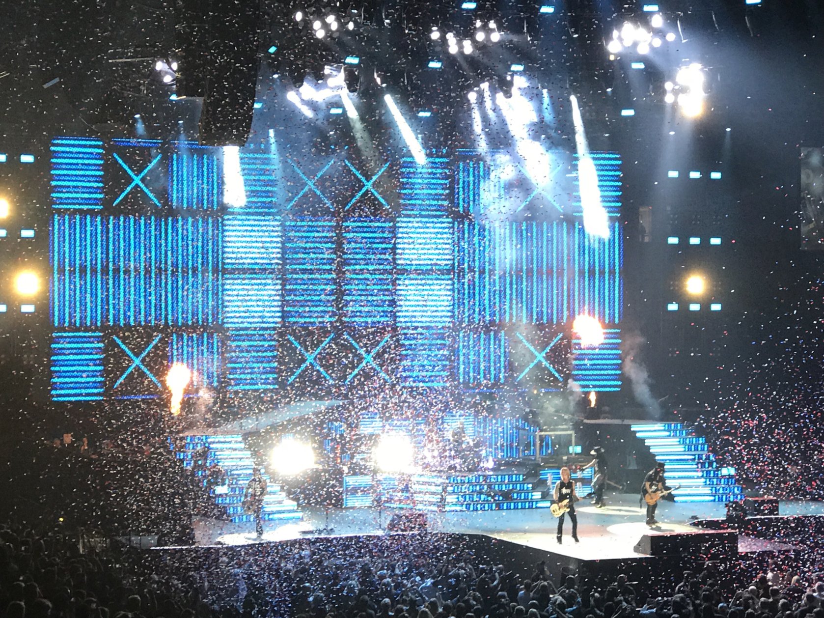 Guns N' Roses, live